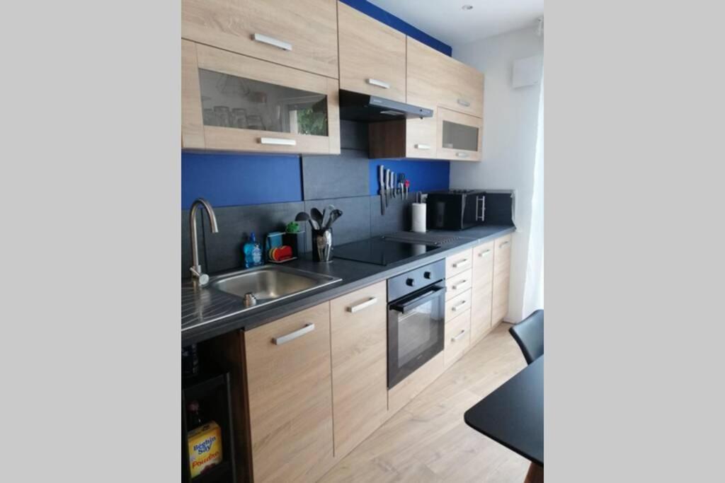 Charmant Appartement Avec Terrasse Pont-de-lʼIsère Esterno foto