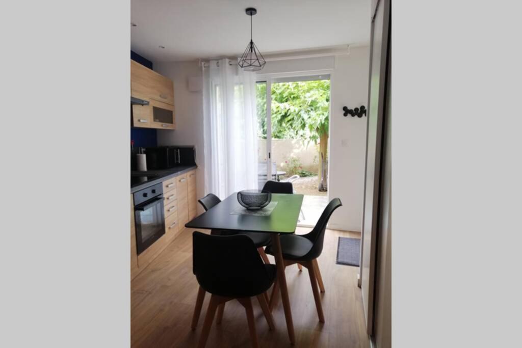 Charmant Appartement Avec Terrasse Pont-de-lʼIsère Esterno foto